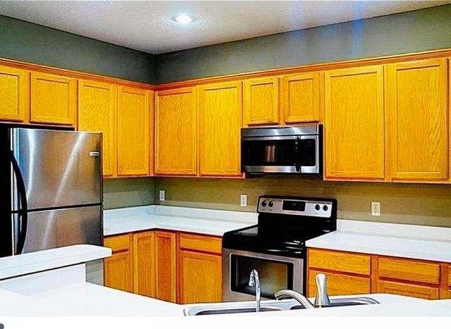 2332 Eagle Trace Lane, Woodbury, MN 55129