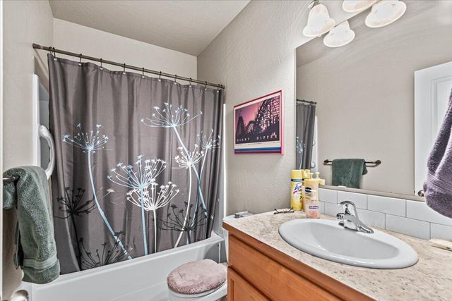 2264 College Way, Medford, OR 97504