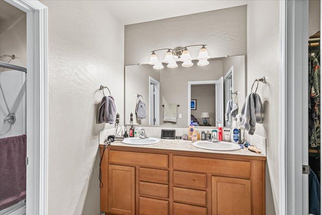 2264 College Way, Medford, OR 97504