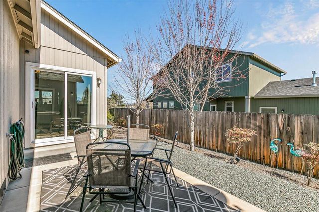 2264 College Way, Medford, OR 97504