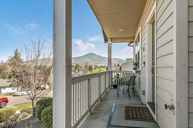 2264 College Way, Medford, OR 97504