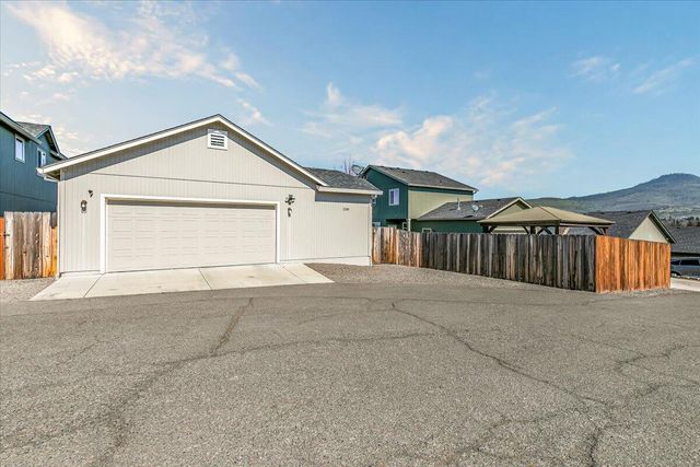 2264 College Way, Medford, OR 97504