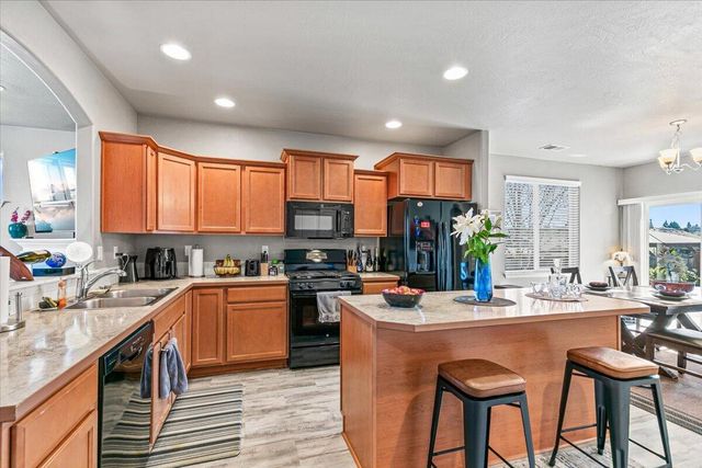 2264 College Way, Medford, OR 97504