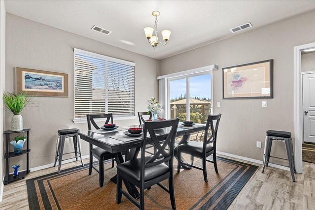 2264 College Way, Medford, OR 97504