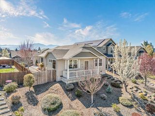 2264 College Way, Medford, OR 97504