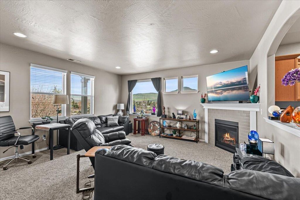 2264 College Way, Medford, OR 97504