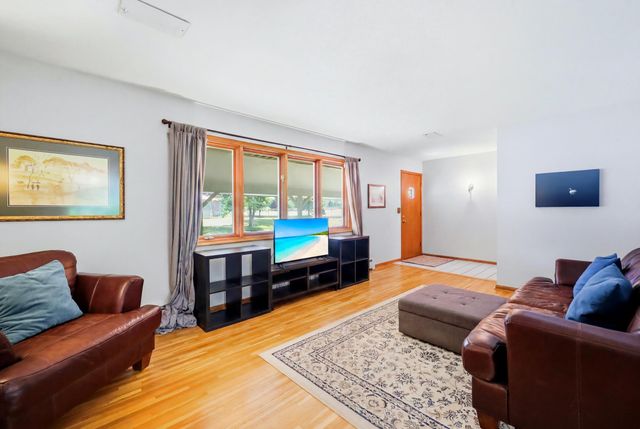 4909 Wisconsin Avenue N, New Hope, MN 55428