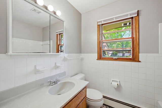 4909 Wisconsin Avenue N, New Hope, MN 55428