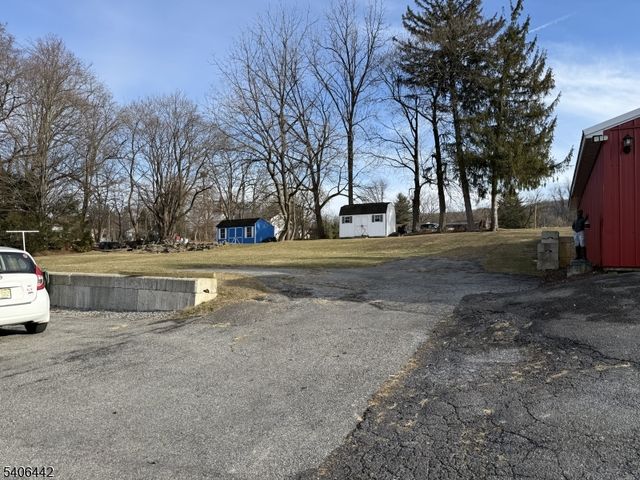 36 Willow Ave, Bloomsbury Boro, NJ 08804