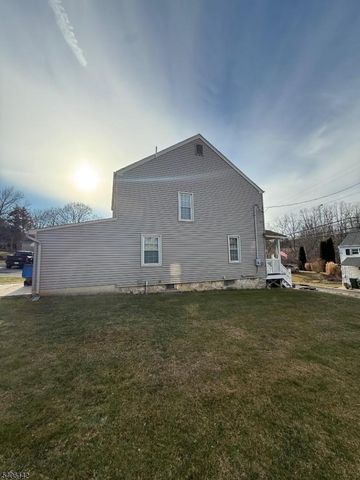 36 Willow Ave, Bloomsbury Boro, NJ 08804