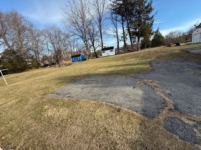 36 Willow Ave, Bloomsbury Boro, NJ 08804