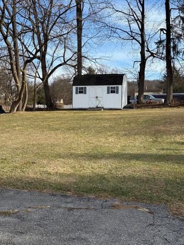 36 Willow Ave, Bloomsbury Boro, NJ 08804