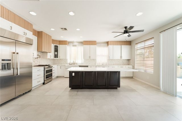 8225 Weeping Springs Avenue, Las Vegas, NV 89131