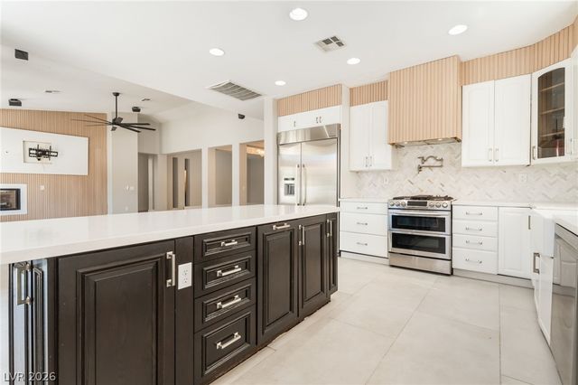 8225 Weeping Springs Avenue, Las Vegas, NV 89131