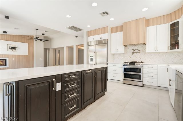 8225 Weeping Springs Avenue, Las Vegas, NV 89131