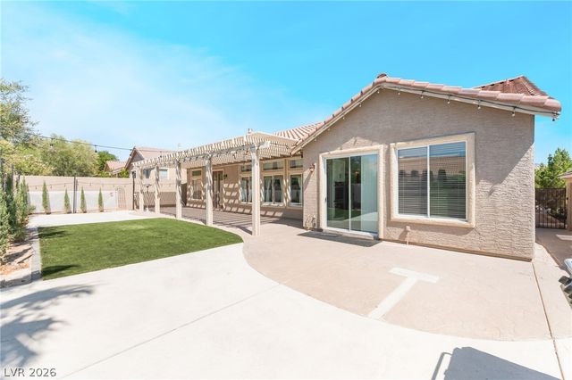 8225 Weeping Springs Avenue, Las Vegas, NV 89131