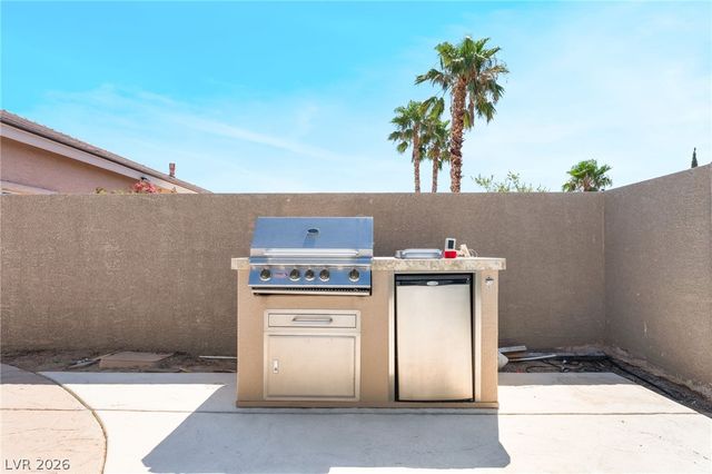 8225 Weeping Springs Avenue, Las Vegas, NV 89131