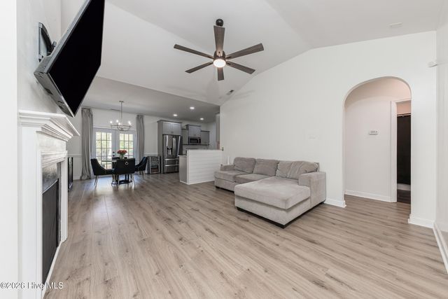 410 Peppermint Drive, Hubert, NC 28539