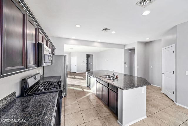 6623 E Via Jardin Verde, Tucson, AZ 85756