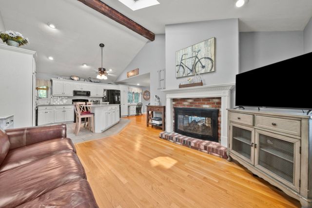 31 Columbus Road, Woburn, MA 01801