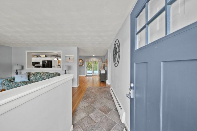31 Columbus Road, Woburn, MA 01801