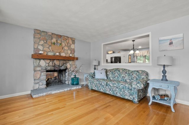 31 Columbus Road, Woburn, MA 01801