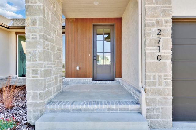 2710 N Bracken St, Wichita, KS 67226