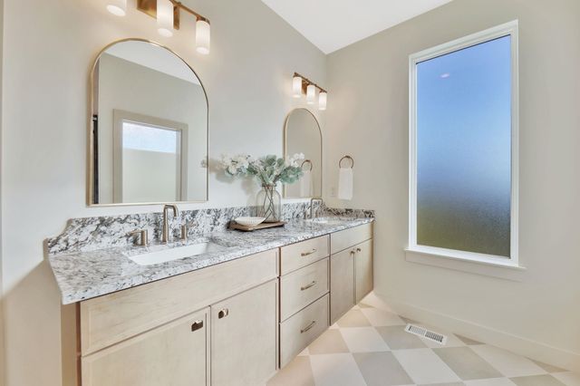 2710 N Bracken St, Wichita, KS 67226