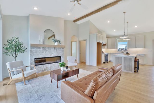 2710 N Bracken St, Wichita, KS 67226