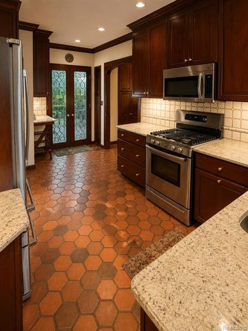 680 Wimbleton Drive, Birmingham, MI 48009
