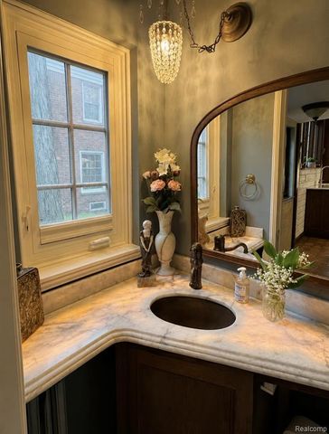 680 Wimbleton Drive, Birmingham, MI 48009