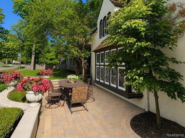 680 Wimbleton Drive, Birmingham, MI 48009