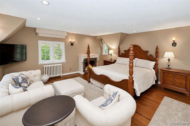 680 Wimbleton Drive, Birmingham, MI 48009
