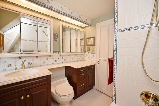 680 Wimbleton Drive, Birmingham, MI 48009