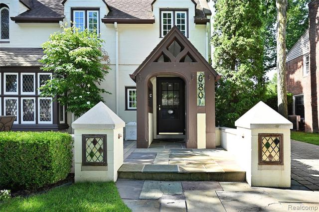 680 Wimbleton Drive, Birmingham, MI 48009