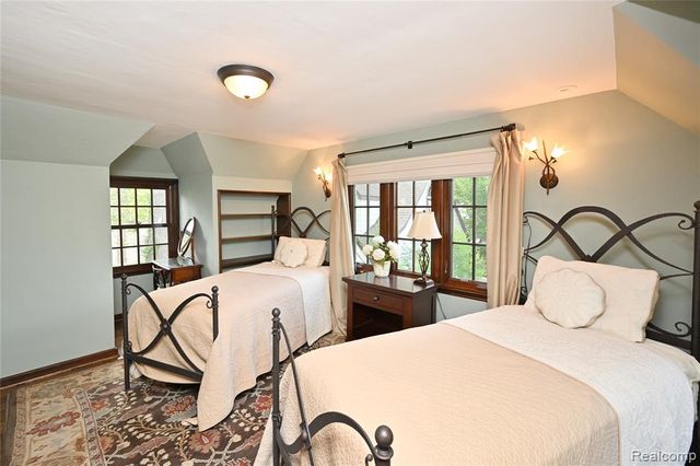 680 Wimbleton Drive, Birmingham, MI 48009