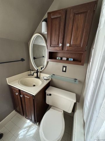 680 Wimbleton Drive, Birmingham, MI 48009