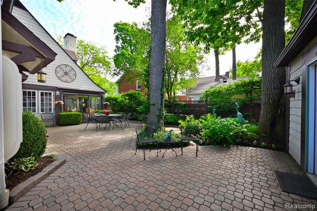 680 Wimbleton Drive, Birmingham, MI 48009