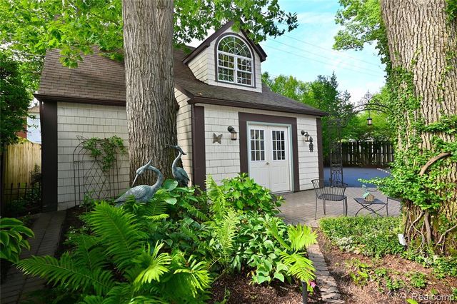 680 Wimbleton Drive, Birmingham, MI 48009