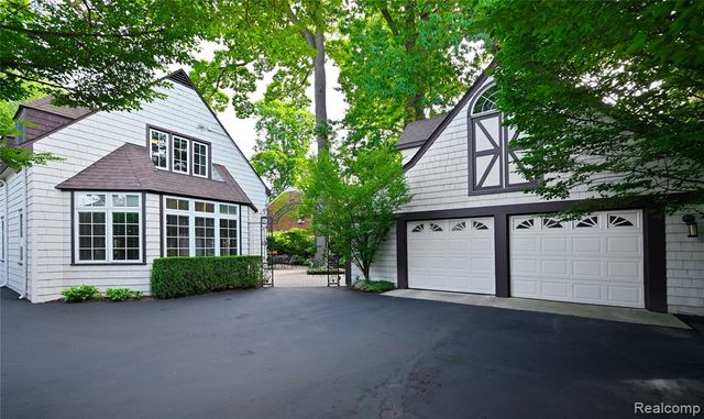 680 Wimbleton Drive, Birmingham, MI 48009