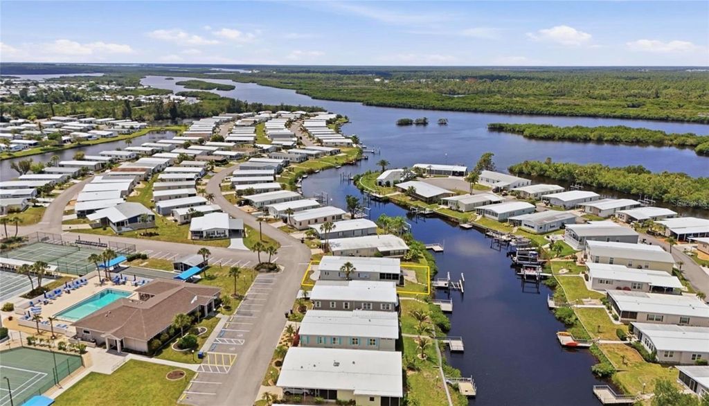 118 MARTINIQUE ROAD, North Port, FL 34287