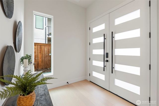 24257 SE 26th Place, Sammamish, WA 98075