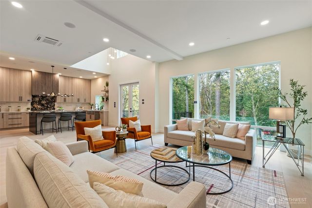 24257 SE 26th Place, Sammamish, WA 98075