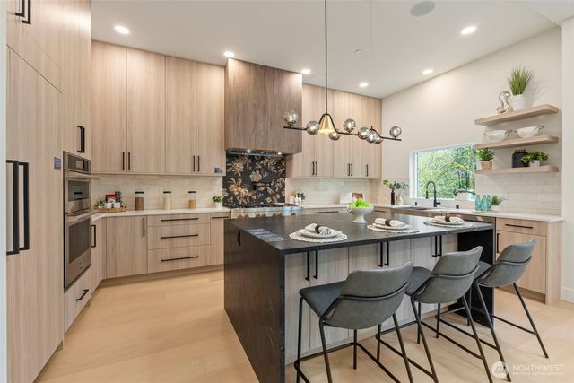 24257 SE 26th Place, Sammamish, WA 98075