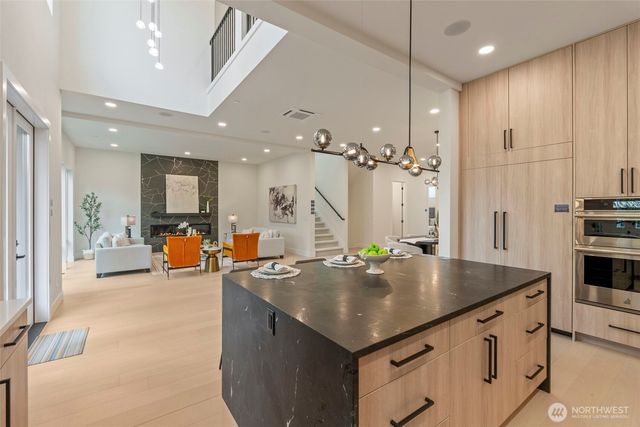 24257 SE 26th Place, Sammamish, WA 98075