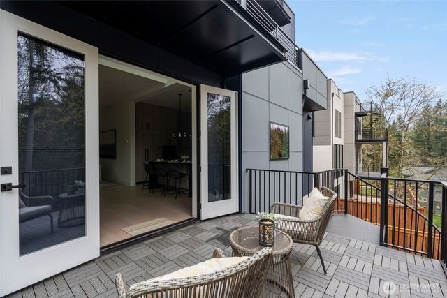 24257 SE 26th Place, Sammamish, WA 98075