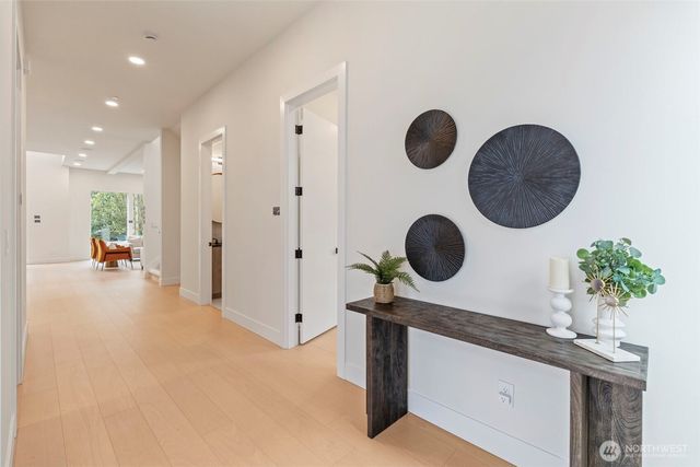 24257 SE 26th Place, Sammamish, WA 98075