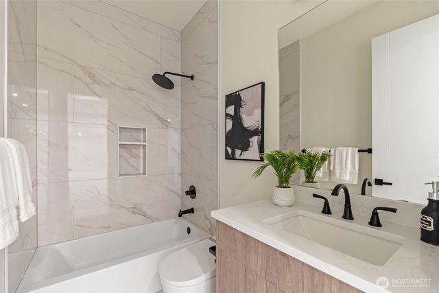 24257 SE 26th Place, Sammamish, WA 98075
