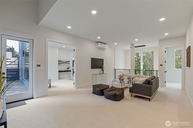24257 SE 26th Place, Sammamish, WA 98075