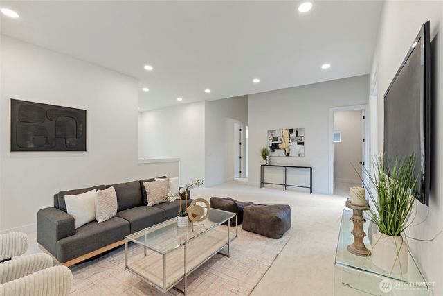 24257 SE 26th Place, Sammamish, WA 98075